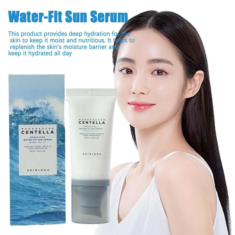 Creme coreano protetor sensível à água com ácido hialurônico Snow Grass Water Sensitive Centella Madagascar Hyalu Cica Water-Fit Sun Serum FPS 50 PA